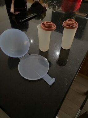 Tupperware onion 🧅 holder and salt an pepper shaker withTerracotta Lids